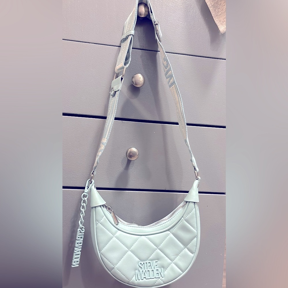 Steve Madden mini shoulder bag light blue it’s a beautiful bag.